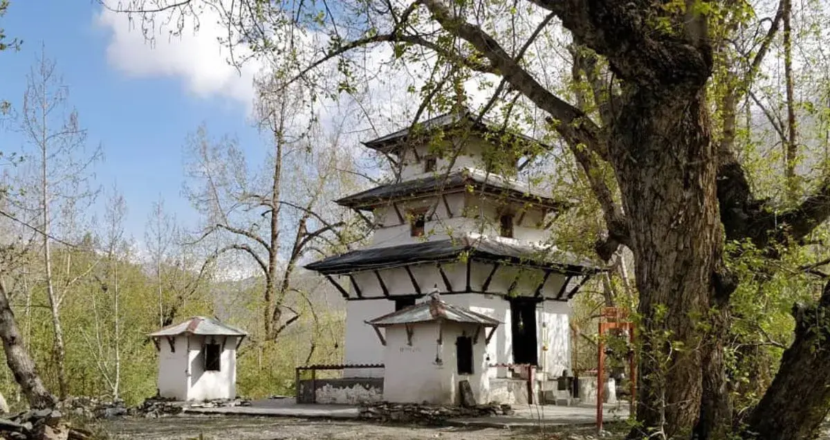 Scenic Himalayan River Valley Trekking Route with Off-Road 4WD Himalayan Jeep in Nepal 4WD Himalayan Jeep in Nepal