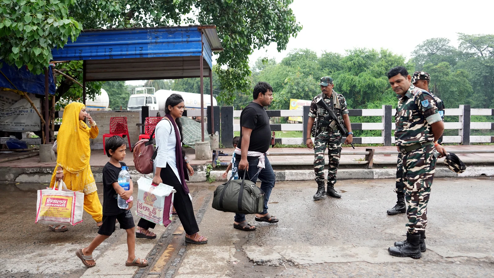 Chitwan to Birgunj Border Transport -– Professional Car, Jeep, Hiace, Coaster Bus, Tourist Bus and Luxury Transportation Services Chitwan to Birgunj Border Transport