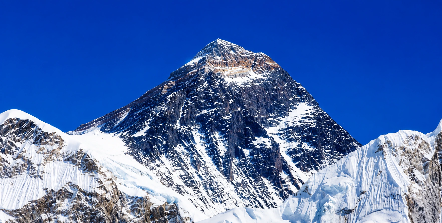 Compare Annapurna vs Everest Base Camp in 2026 to choose the right Himalayan adventure based on trekking difficulty, duration, altitude, cost, scenery, accommodation, permits, and travel experience.