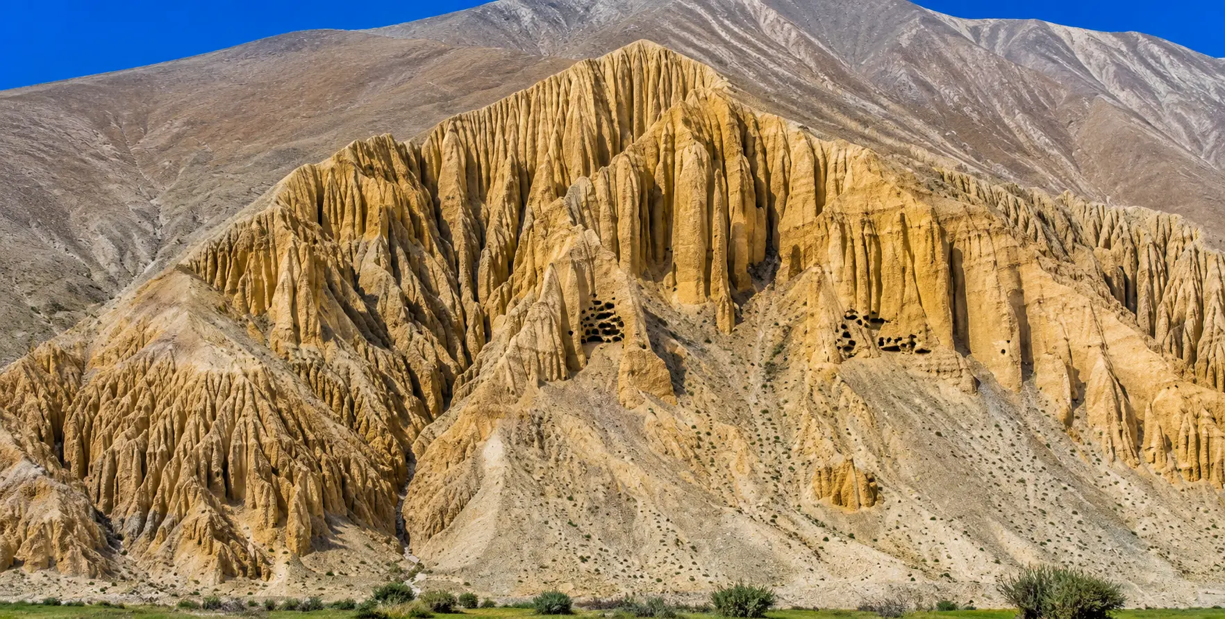 Pokhara to Mustang Road Overview with a 4WD jeep traveling through the Kali Gandaki Valley toward Upper Mustang