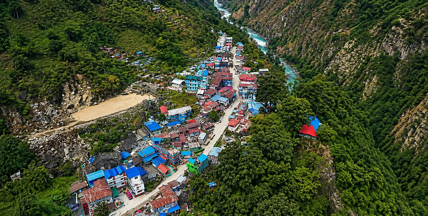 Follow the Kathmandu to Manang Road Guide for the latest information on the route, distance, travel time, road conditions, and private 4WD jeep hire to Manang and the Annapurna Circuit Trek.