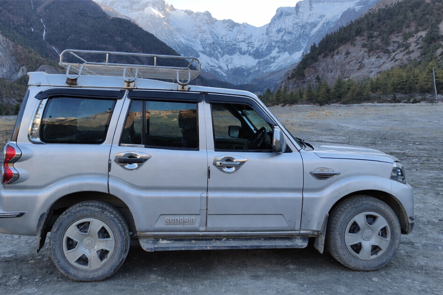 Book Kathmandu to Manaslu Trek Transport with a private Scorpio or 4WD jeep for a comfortable journey to Machha Khola, Soti Khola, or Arughat, the main gateways to the Manaslu Circuit Trek.