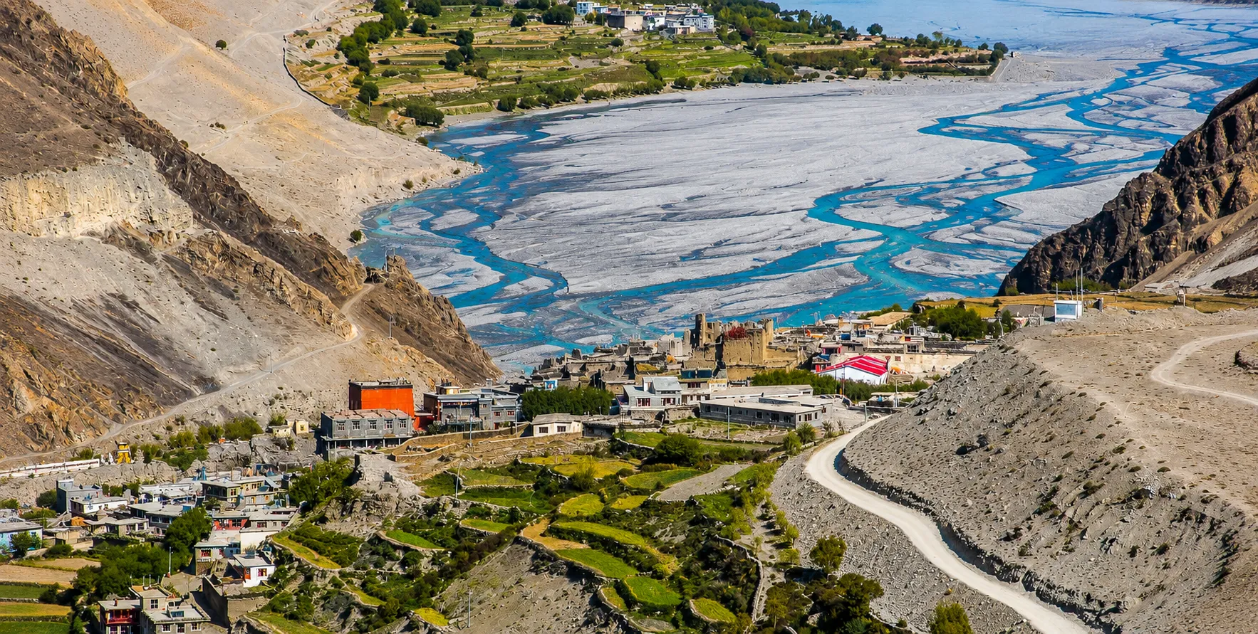 Places to Visit in Mustang Nepal: Upper & Lower Mustang Budget Travel Guide Places to visit in Mustang Nepal featuring Lo Manthang, Muktinath Temple, Jomsom, Kagbeni, and dramatic Himalayan desert landscapes