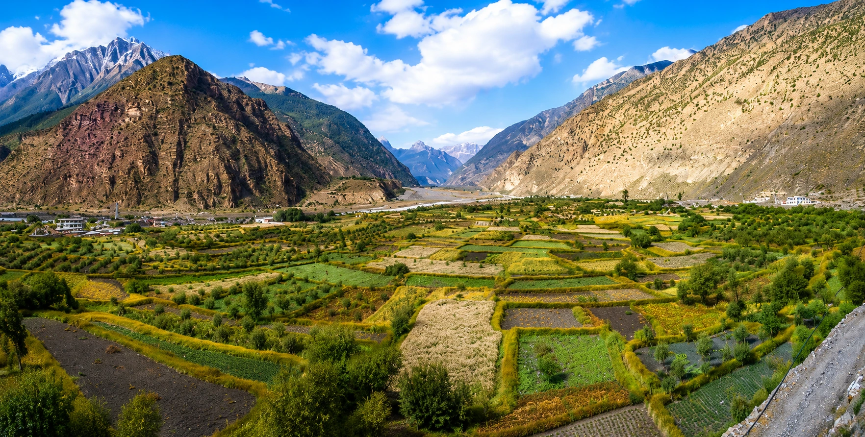 Places to Visit in Mustang Nepal: Upper & Lower Mustang Budget Travel Guide Explore the best places to visit in Mustang Nepal with this Upper and Lower Mustang budget travel guide, featuring Lo Manthang, Muktinath, Jomsom, Kagbeni, scenic valleys, cultural sites, and affordable travel tips.