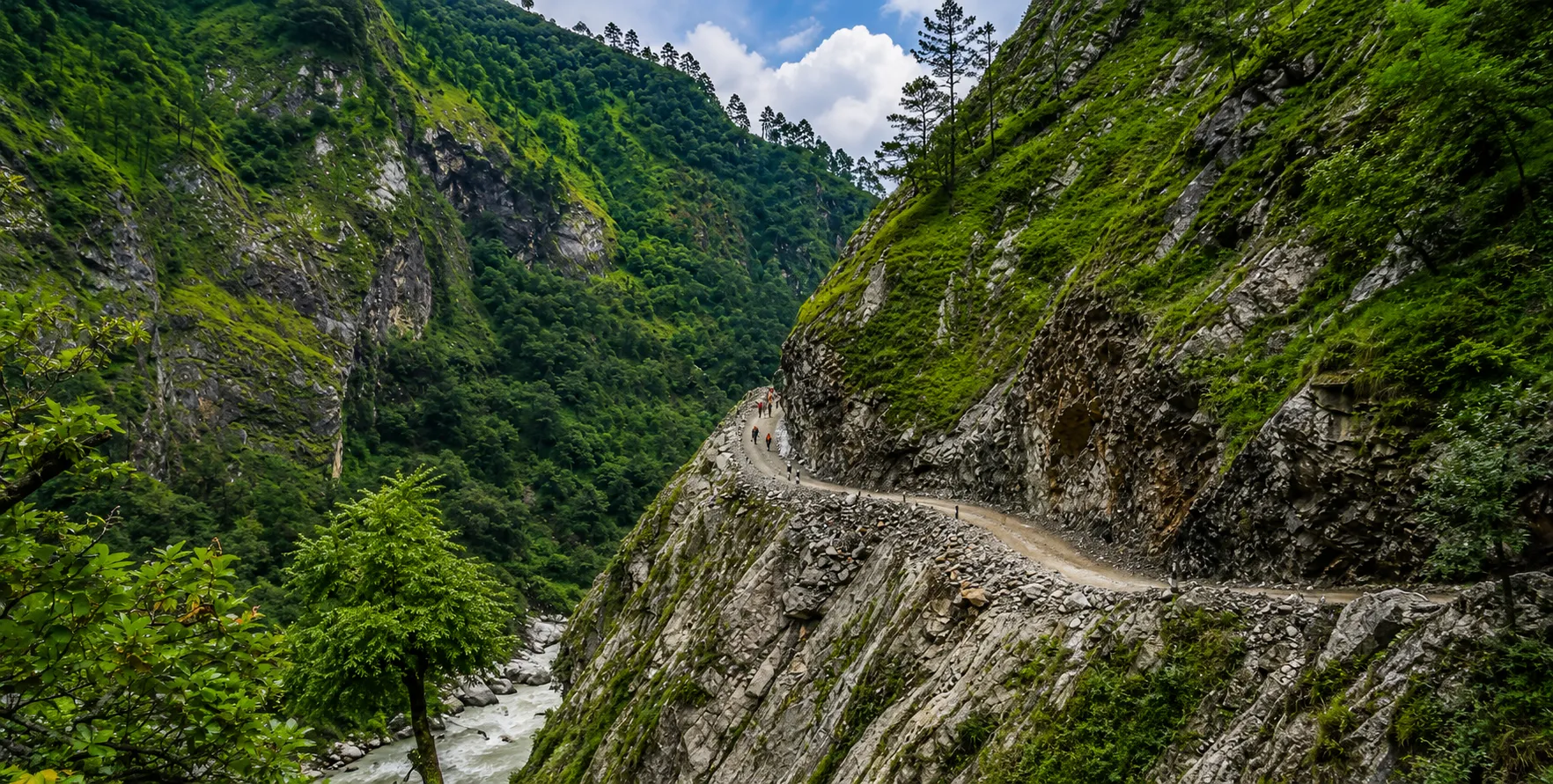 Comfortable Jeep transfer from Kathmandu to Machha Khola for the Manaslu Circuit Trek