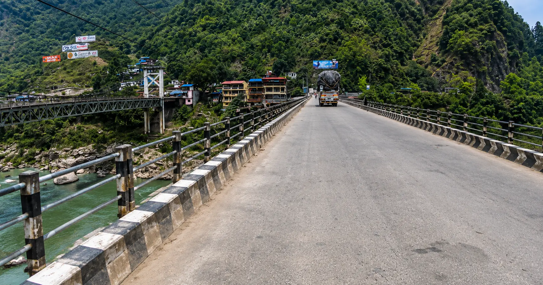 Book a Sunauli Border to Kathmandu Jeep with a private 4WD jeep, Scorpio SUV, Hiace van, or car for a safe, comfortable, and reliable transfer from the Nepal-India border to Kathmandu.