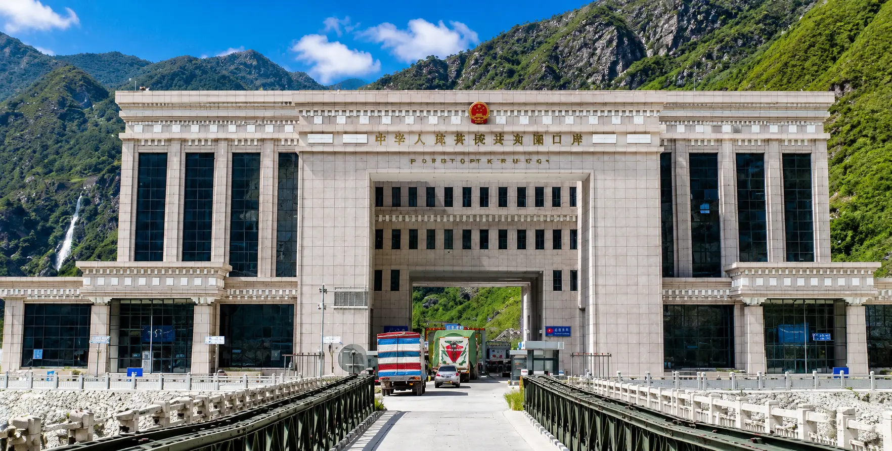 Book a Rasuwagadhi Kerung Jeep Transfer for Kailash Yatra with a private 4WD jeep or Scorpio. Enjoy a safe, comfortable journey from Kathmandu to the Nepal-China border with professional drivers.