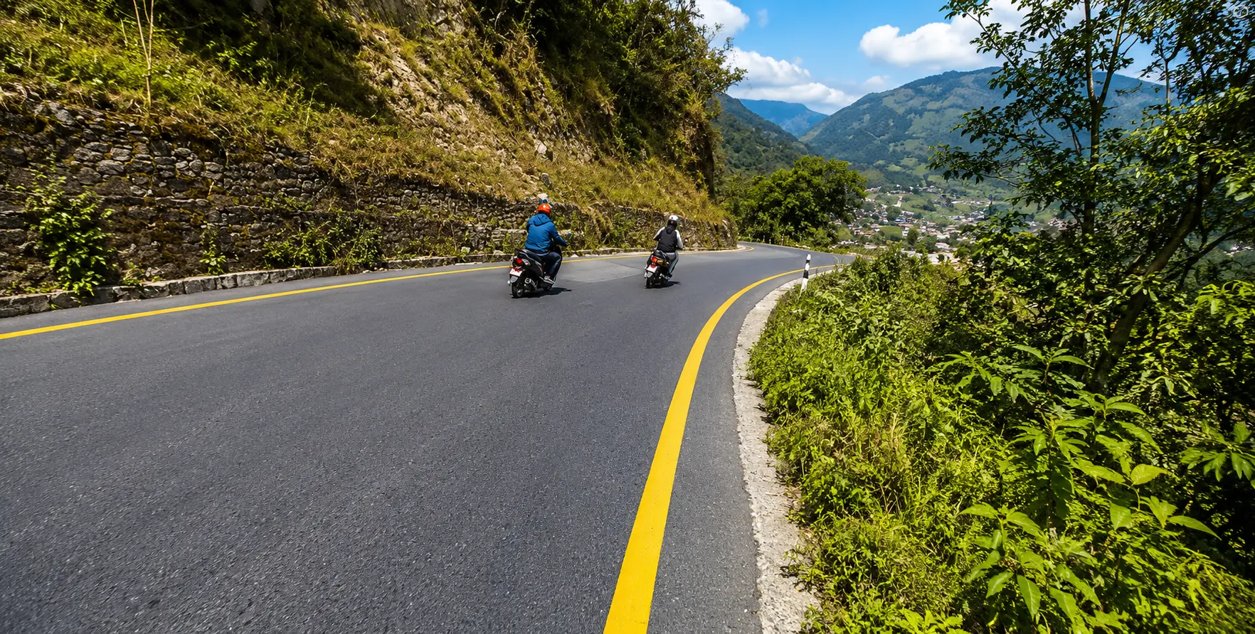 Private 4WD jeep, Scorpio SUV, and Hiace van providing vehicle hire service in Besisahar for Annapurna Circuit trekkers